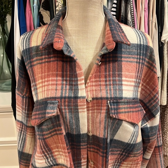 Vici | Plaid Shacket size Large - Picture 3 of 14